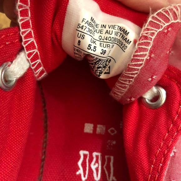 Red converse - Picture 4 of 4